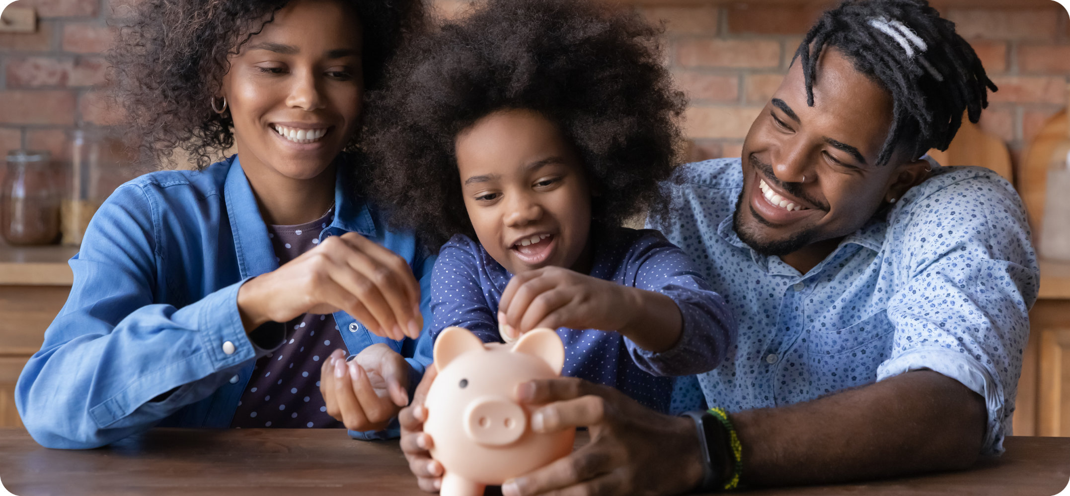 Como ensinar seus filhos a poupar dinheiro desde cedo